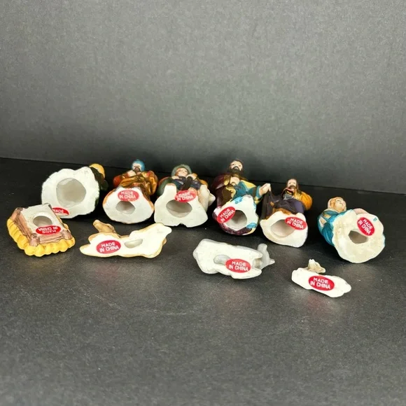 Scott's Porcelain 11 piece Nativity Christmas set with wood base. - Picture 8 of 16